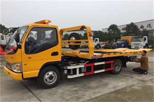 驿城区哪里有拖车服务